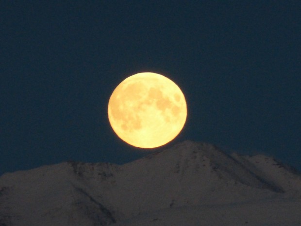 Full Hunter's Moon over Anchorage, Ak, 10.7.14