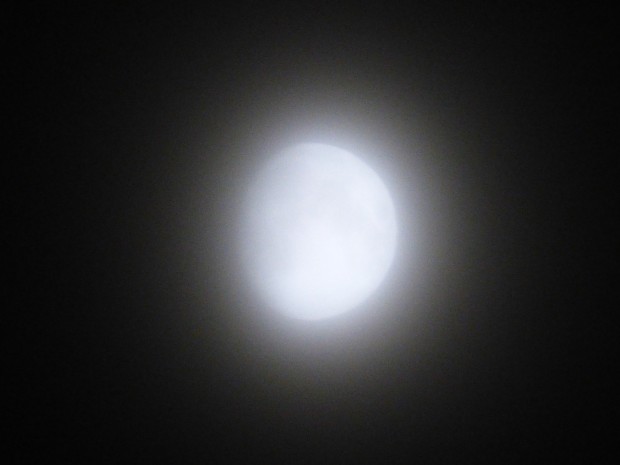 Moon at 8:09 pm (11.3.14, Anchorage, Ak)