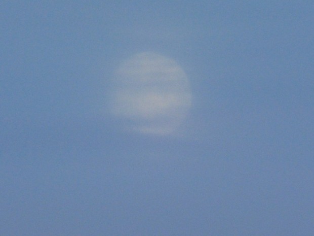 Moon at 6:08 pm (11.4.14, Anchorage, AK)