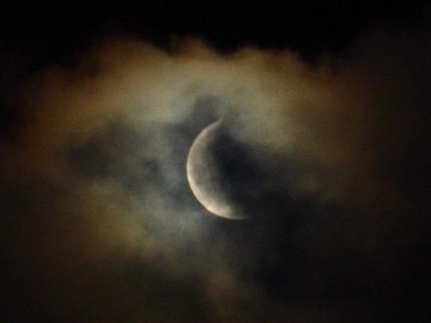 Waning Moon (7:57 am, 11.15.14, Anchorage, Ak)