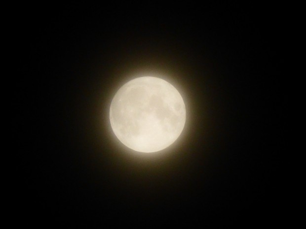 Waxing moon (11:28 pm, 12.5.14, Anchorage, Ak)